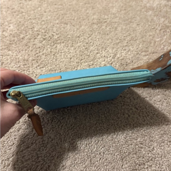 Jon Hart Ocean Blue Cosmetic Zip - Picture 11 of 11